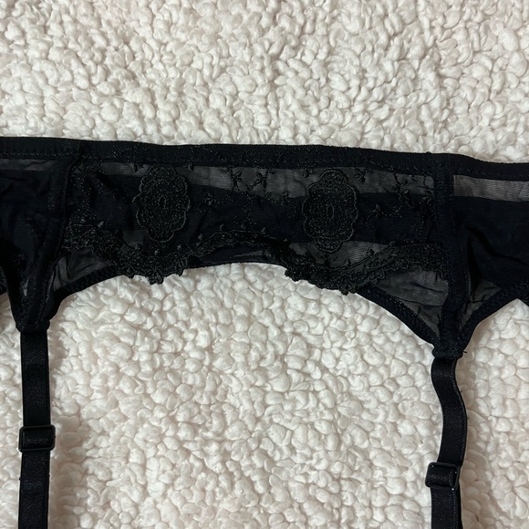 COPY - Intimissimi Garter Belt - Picture 3 of 5